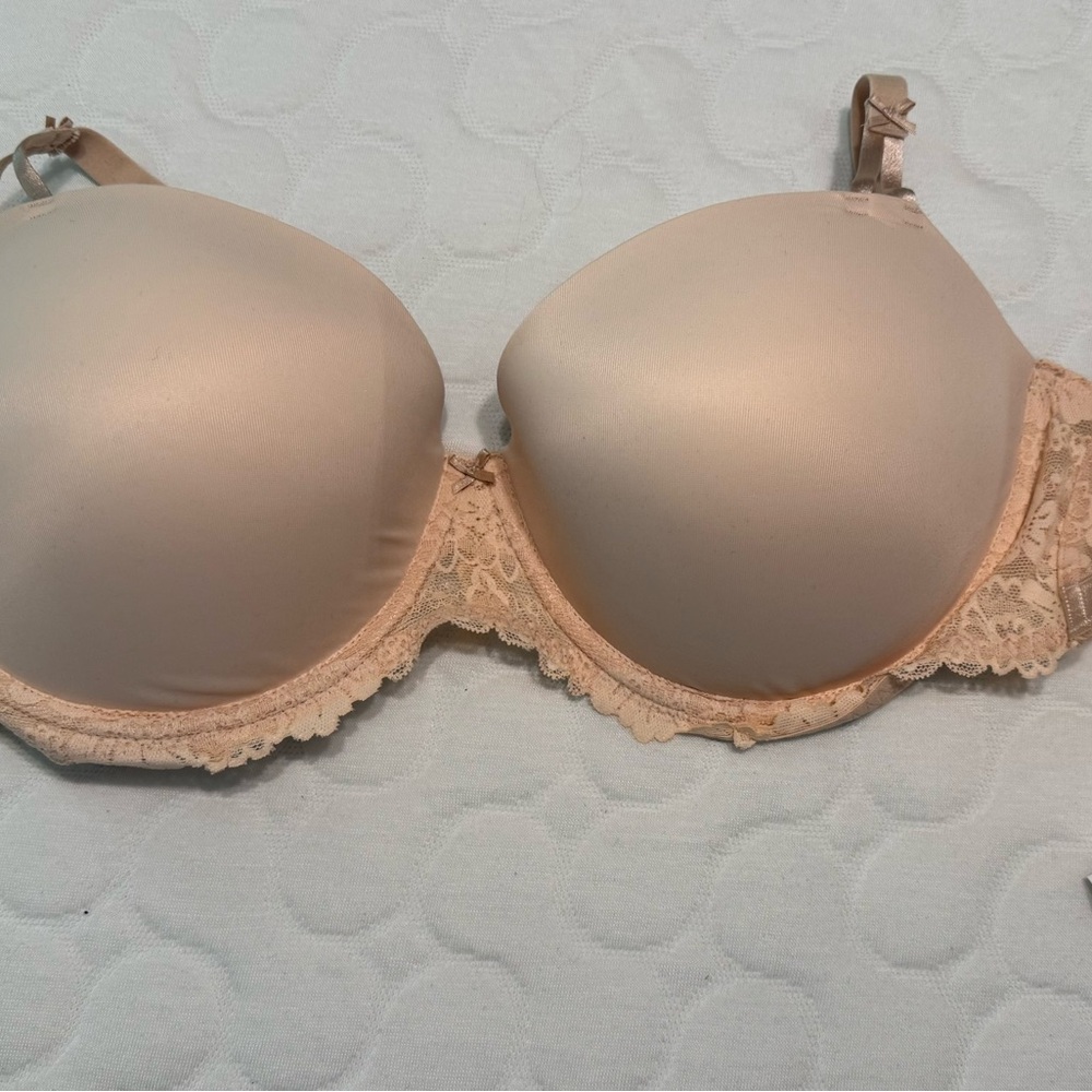 PINK Victoria's Secret Lace Accent Bra in Cream